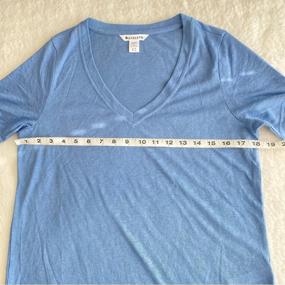 Athleta NWOT Women's V-neck Short Sleeve T-Shirt, Blue, Size S/T - Picture 4 of 6